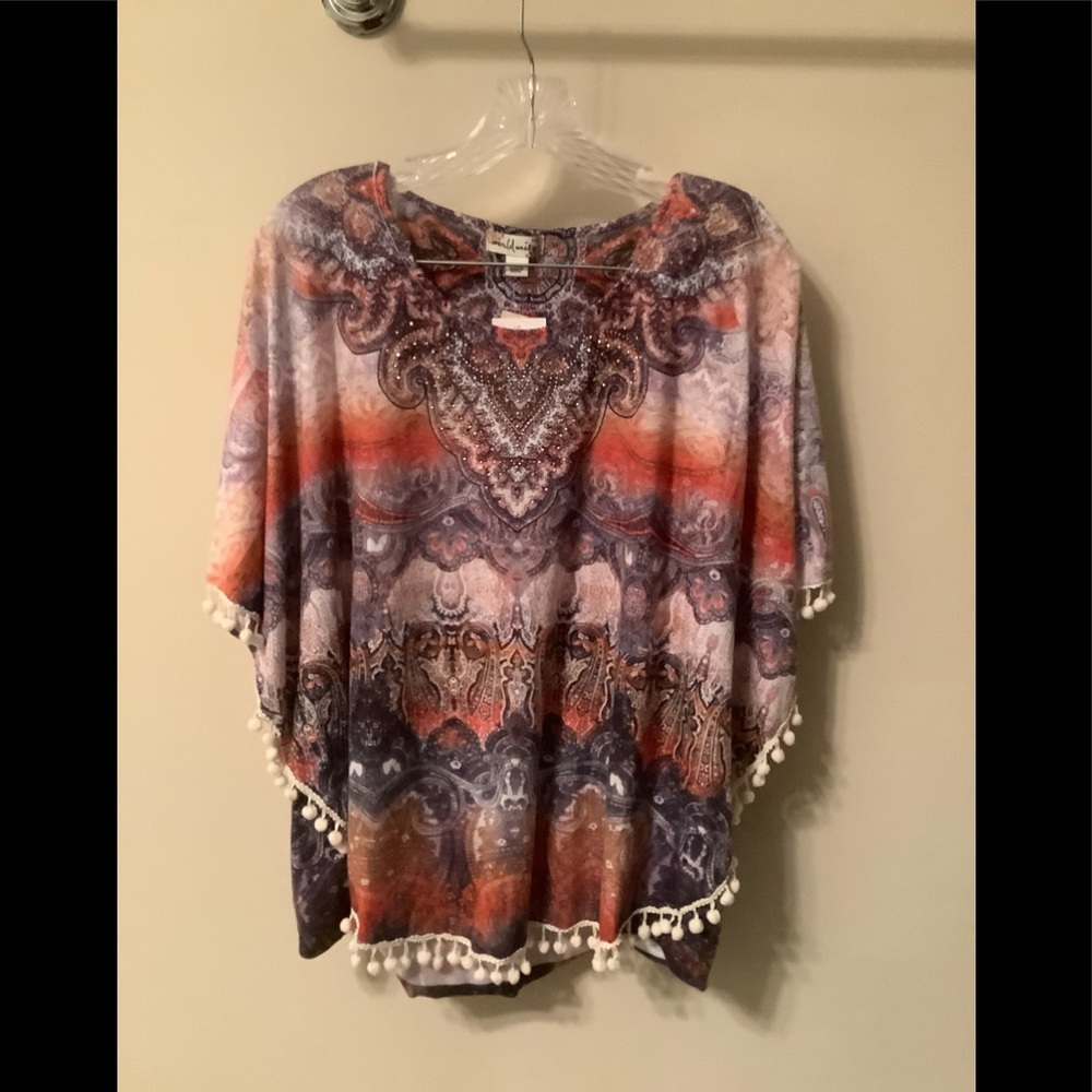 😊Top by World Unity in oranges & purples with embellishments on front. XXL